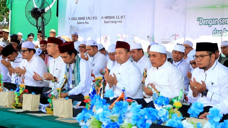 Tahun Baru Islam di Inhil, Ribuan Warga Hadiri Istighosah Bersama Gubri dan  UAS