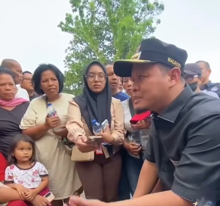 Tindak Tegas Lokasi Prostitusi, Wali Kota Pekanbaru Pimpin Pembongkaran Tenda Biru