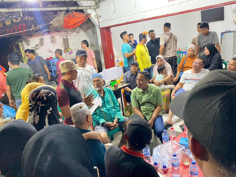 Prihatin, Agung Nugroho Kunjungi Korban Kebakaran di Marpoyan Damai