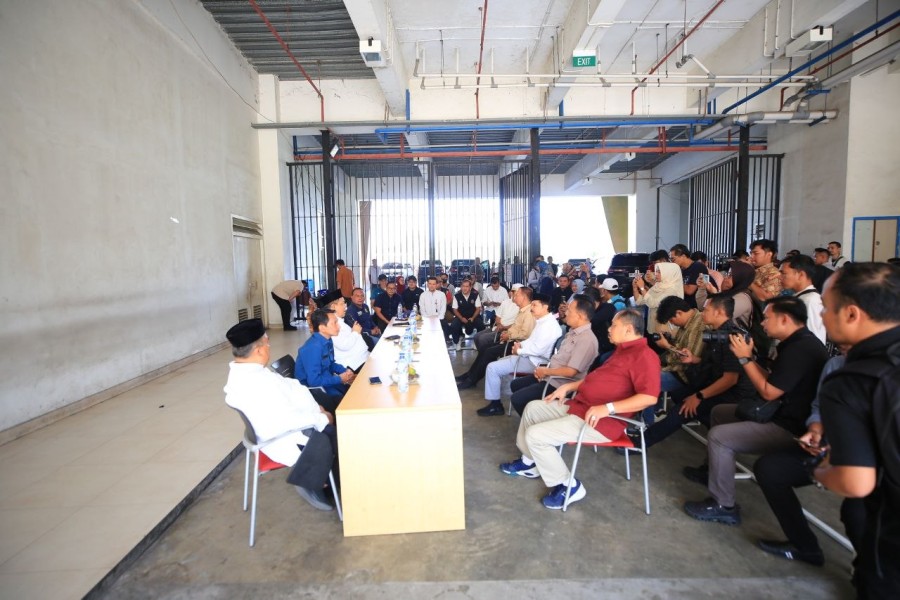 SF Hariyanto Instruksikan KONI dan Cabor Berkantor di Stadion Utama Riau