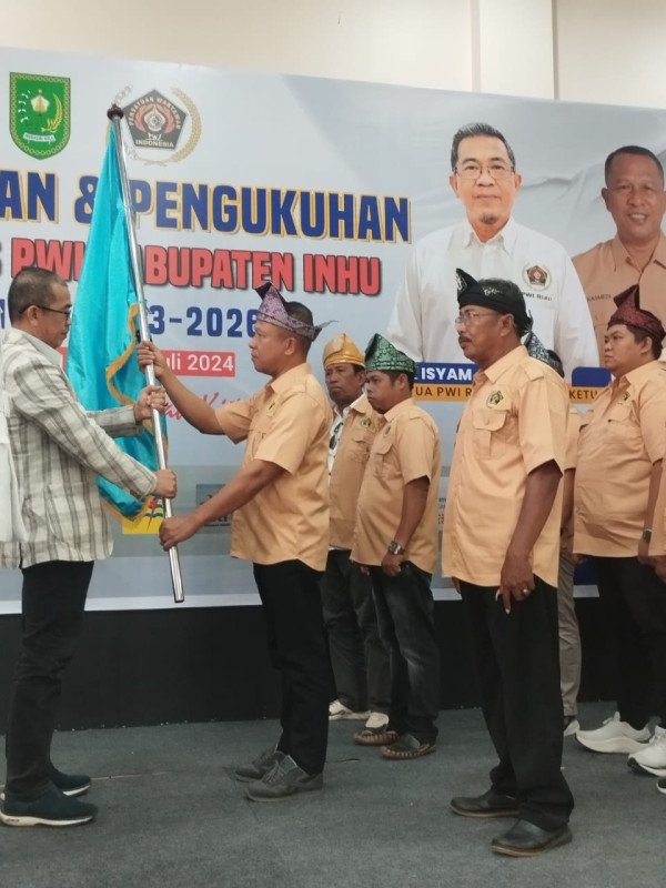 Lantik PWI Inhu, Raja Isyam: Jaga Nama Baik Organisasi dan Laksanakan Tugas Sesuai Aturan