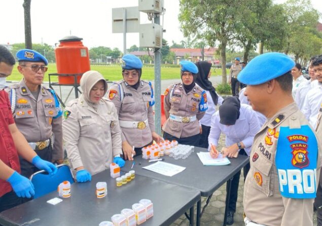 Komitmen Bebas Narkoba, Polda Riau Gelar Tes Urine Mendadak