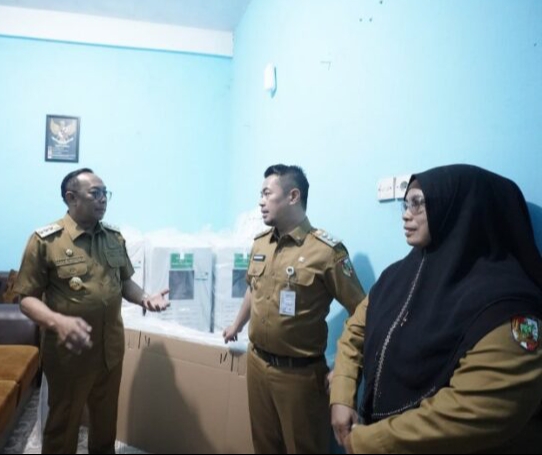 Tinjau Persiapan Pilkada di Pekanbaru, Pj Gubri: Logistik Sudah Sampai di Kelurahan