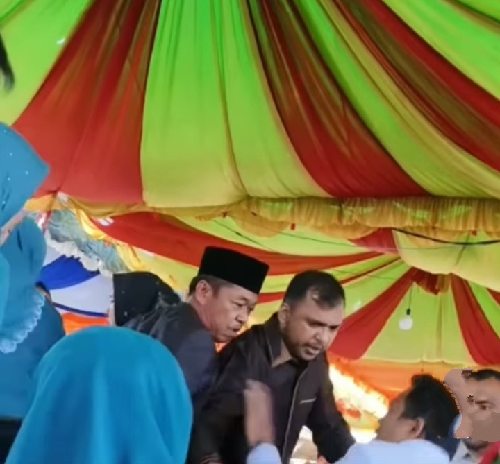 Heboh Cekcok Bupati Rohil dan Wakilnya di Acara Pelantikan Kades