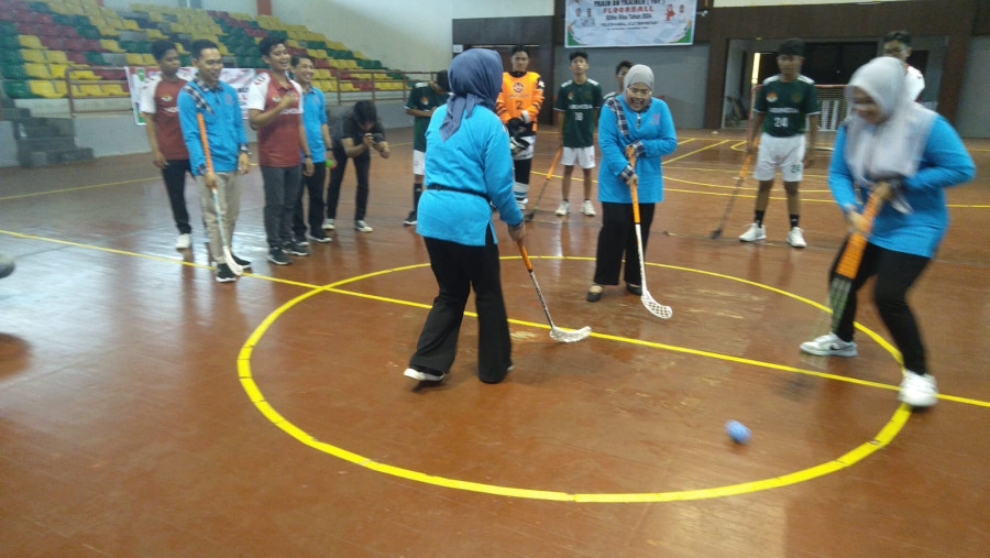 Adrias Hariyanto Buka Eksibisi Floorball SoIna Riau