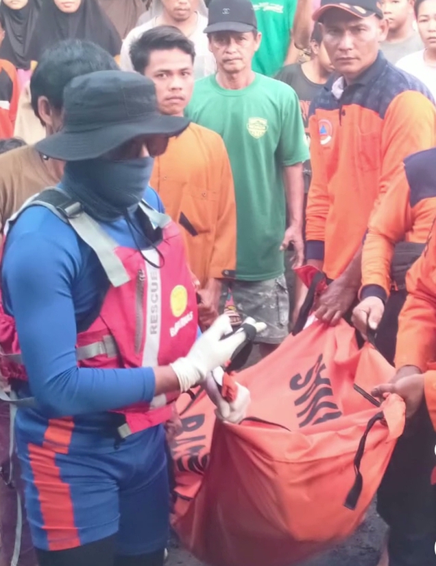 Pelajar Jatuh di Jembatan Kuala Cenaku Ditemukan Meninggal Dunia
