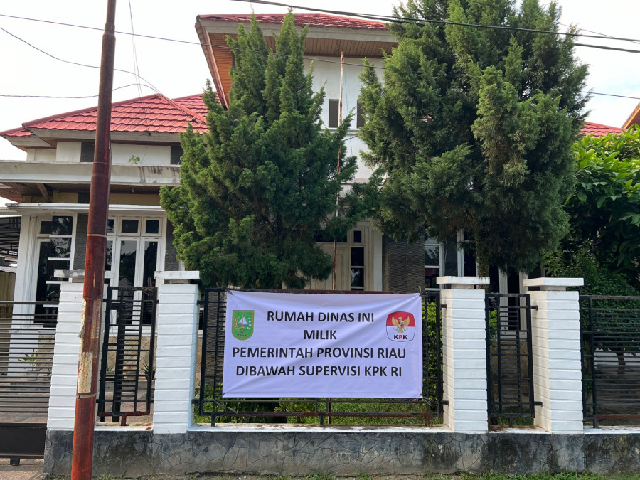 Pemprov Riau dan KPK Kembali Segel Enam Rumah Dinas Mantan Pejabat