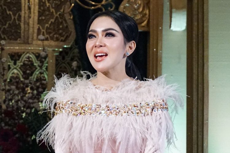 Syahrini Dikabarkan Hamil, Benarkah ?