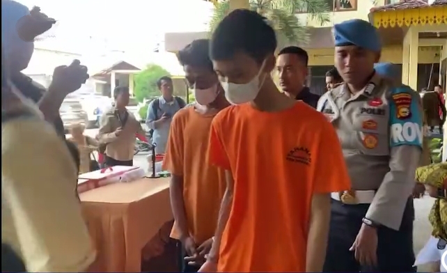 Polisi Pekanbaru Bongkar Sindikat Narkoba Modus Kirim Ayam Jantan