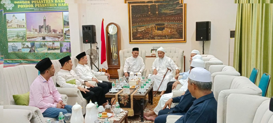 Silaturahim Perdana, Agung - Markarius Sambangi Kediaman Tuan Guru Ismail Royan