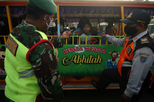 Prajurit TNI AL Diterjunkan untuk Tegakkan Prokes di Dumai 