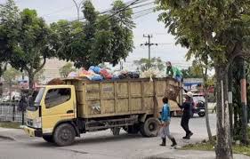 Banyak Terima Keluhan, Pj Wako Pekanbaru Bakal Evaluasi Angkutan Sampah