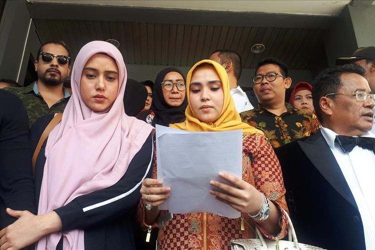 Penuhi Panggilan Polisi, Fairuz A Rafiq Pilih Bungkam