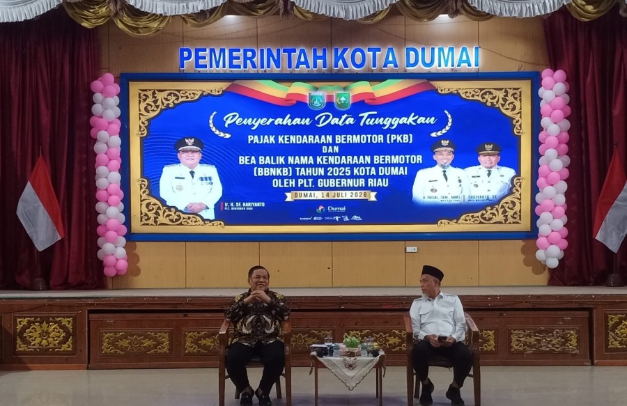 Plt Gubri Serahkan Data Penunggak Pajak Kendaraan ke Dumai