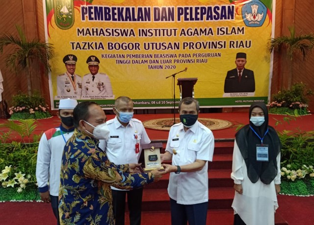Gubri Lepas Mahasiswa Institut Agama Islam Tazkia Bogor Utusan Riau 2020