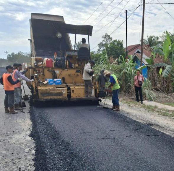 Sambut Festival Pacu Jalur 2025, Jalan Rusak di Kuansing Mulai Diperbaiki