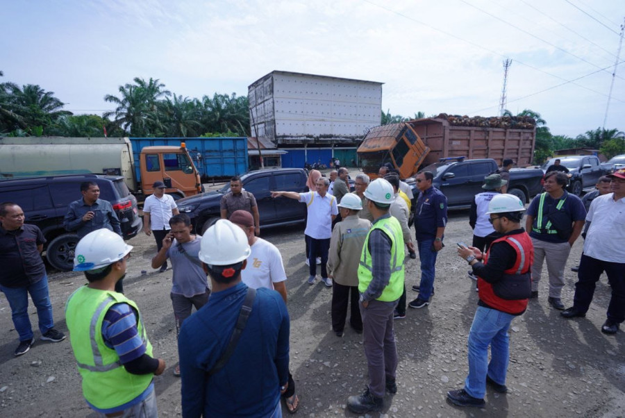 Gubri Syamsuar Tinjau Proyek Jalan Lintas Kampar-Rohul