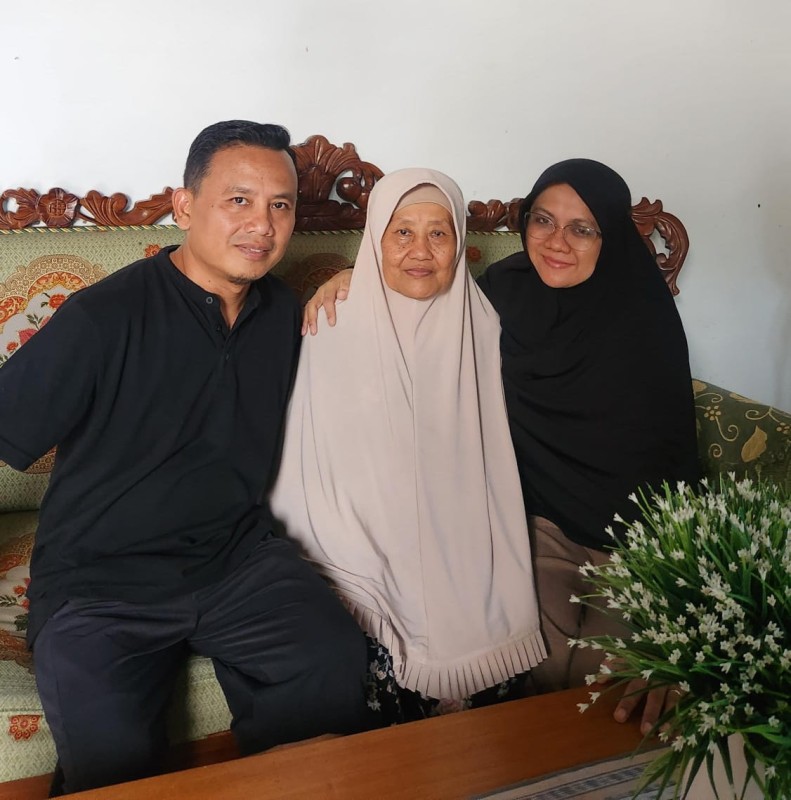 Afni Temui Ibu Mertua di Tegal, Ziarah dan Mohon Doa Restu untuk Memimpin Siak