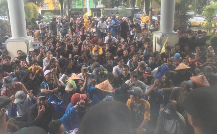 Demo Soal Relokasi Irigasi di Jember Berakhir Ricuh, 6 Mahasiswa Dirawat