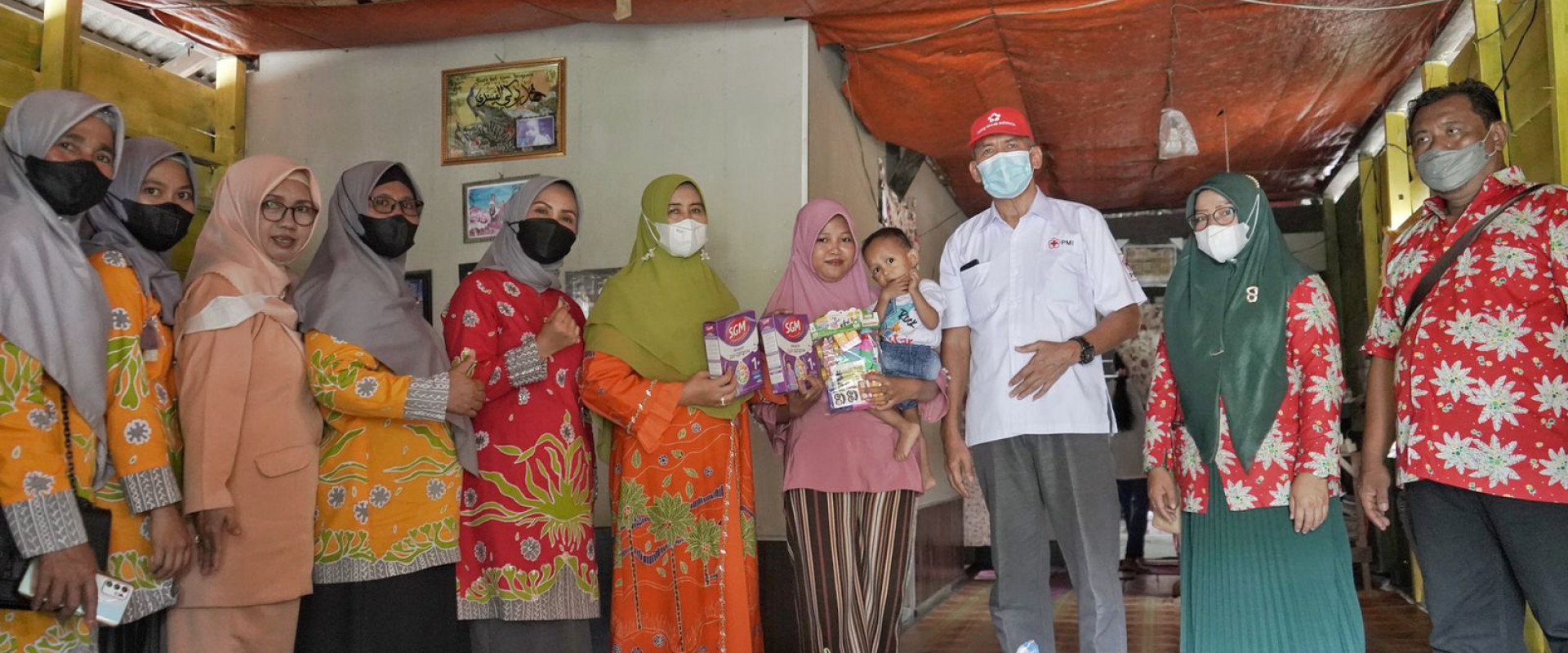Ketua GSH Inhil Hj. Zulaikhah Wardan Sambangi Balita Gizi Kurang Parit Landang Keritang