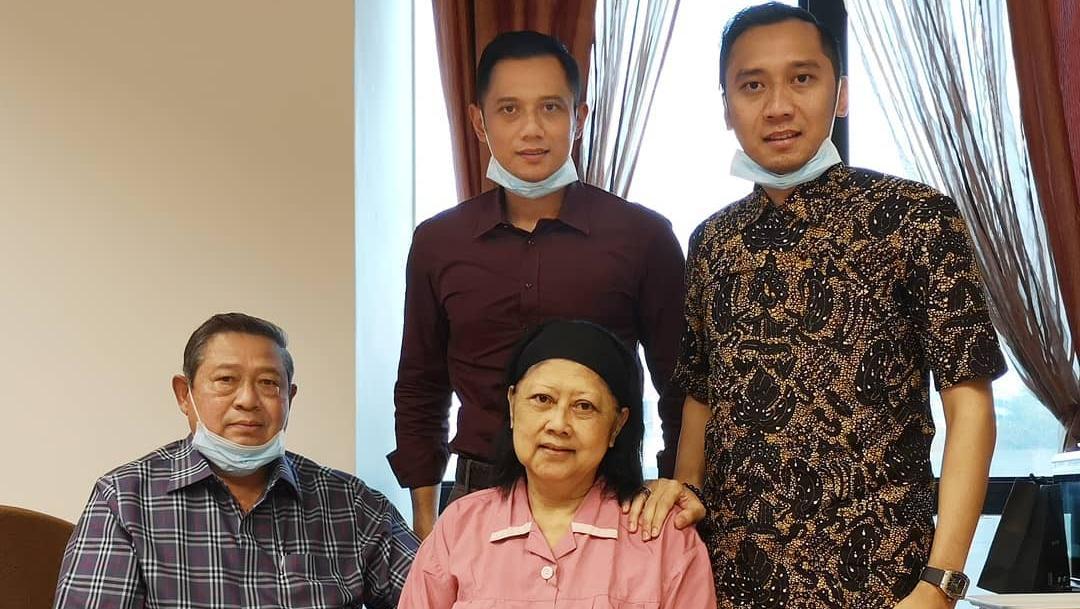Ibu Ani Yudhoyono Wafat Pukul 11.50 Waktu Singapura
