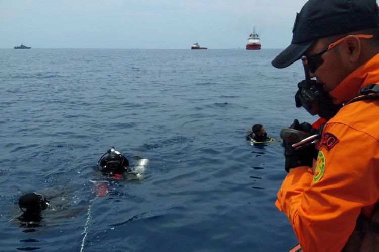 Korban masih Banyak di dalam Pesawat, Basarnas Fokus di Penyelaman