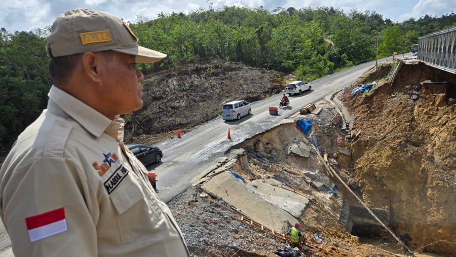 Abdul Hamid Pantau Tanah Longsor di Tanjung Alai XIII Koto Kampar