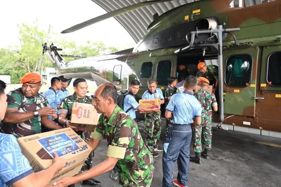 TNI AU Kirim Bantuan Udara untuk Korban Bencana di Tiga Provinsi
