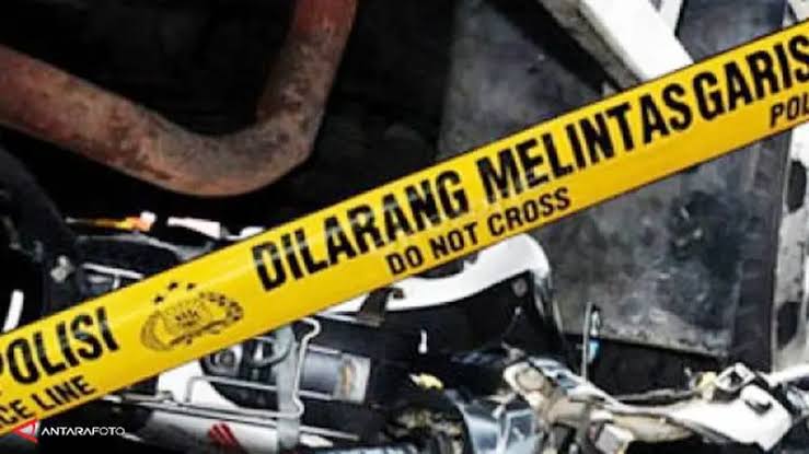 Dua Mobil Ringsek di Sudirman Pekanbaru, Xenia Terguling Usai Saling Senggol