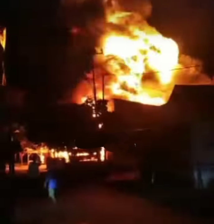 Gudang Kayu di Tenayan Raya Terbakar, Warga Dengar Dua Kali Suara Ledakan