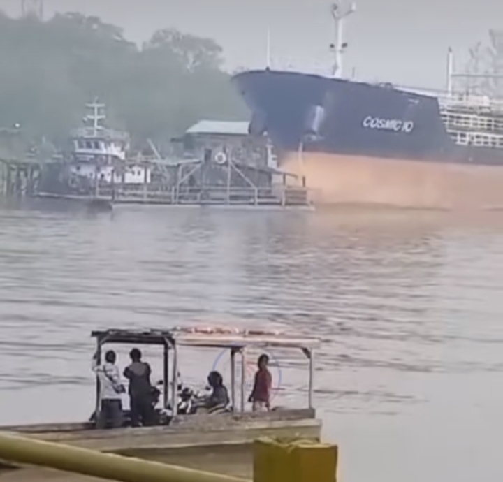 Kapal Tanker Bermuatan Oli Tabrak Pompong di Perairan Sungai Siak