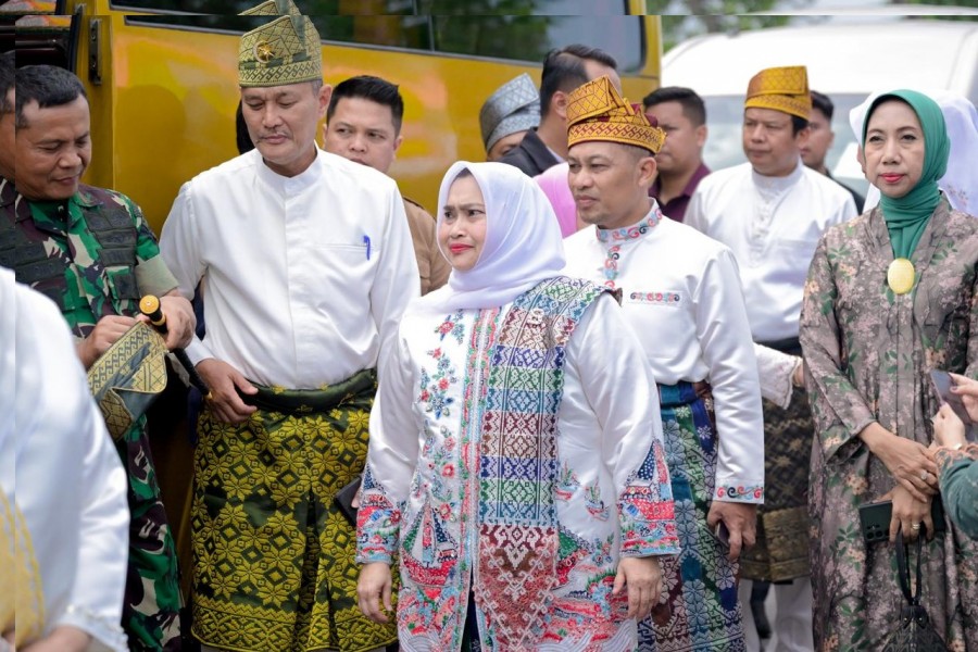 Kasmarni Sambut Amanah, Tepuk Tepung Tawar Iringi Langkah Pemimpin Riau