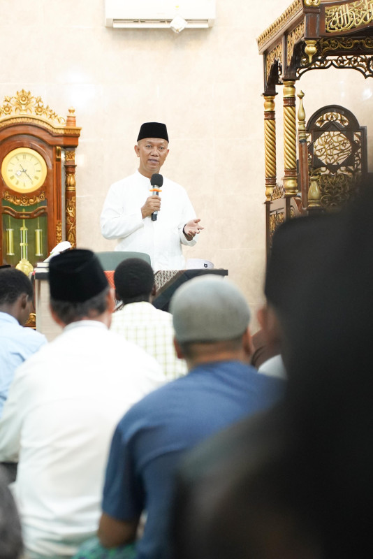 Safari Ramadhan di Masjid Lingkungan Kampus, Rektor UIR Bawa Mahasiswa Luar