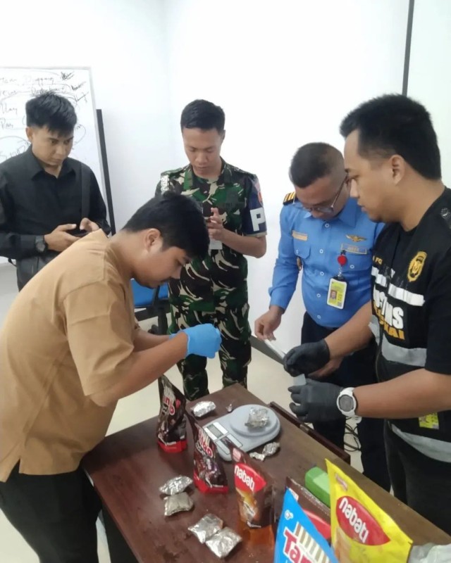 Nyaris Lolos Lewat Kargo, 297 Gram Sabu Diamankan di Bandara SSK II Pekanbaru