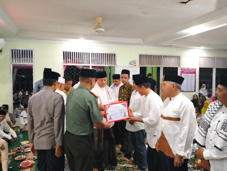 Safari Ramadhan di Hulu Kuantan, Bupati Kuansing Janjikan Perbaikan Jalan Akses Pacu Jalur