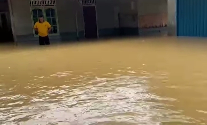 Ratusan Kepala Keluarga Korban Banjir di Riau Masih di Pengungsian