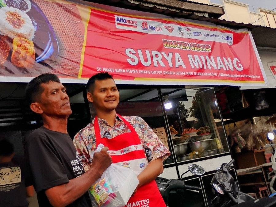 Alfamart dan WINGS Group Gandeng Warteg UMKM di 36 Kota Bantu Kaum Duafa