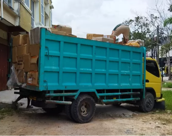 BPOM Gerebek Penyimpanan Kosmetik Ilegal di Jalan Delima Pekanbaru