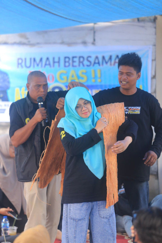 Mengharukan! Masyarakat Sakai Minas Kumpulkan Donasi Demi Dr Afni Jadi Bupati