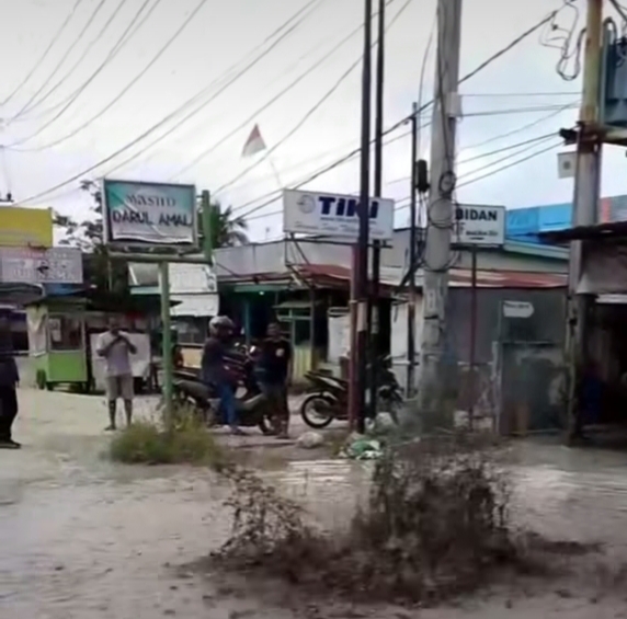 Diduga Akibat Pipa PDAM Pecah, Semburan Lumpur di Soekarno-Hatta Bikin Waswas