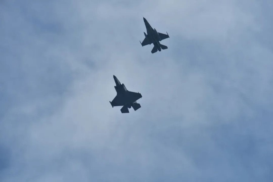 Duel Sengit F-16 TNI AU dan F-35 Australia Hiasi Langit Pekanbaru