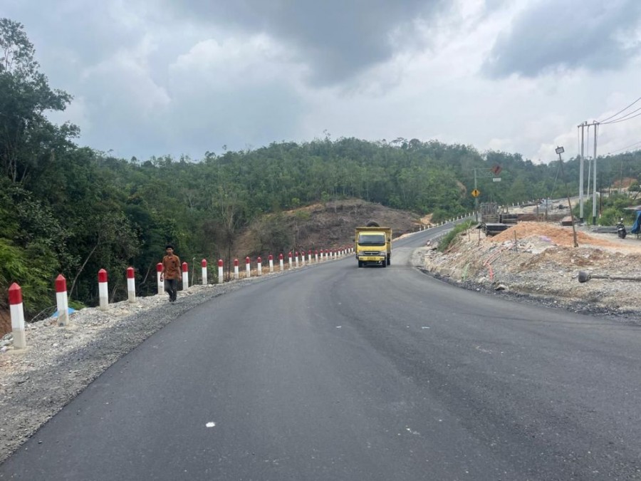 Jalan Lintas Riau-Sumbar Km 106 Mulus! Lalu Lintas Kini Lancar dan Lebih Aman