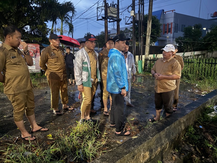 Pantau Banjir Pasar Arengka, Wako Instruksikan Bongkar Bangunan Liar