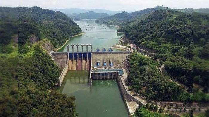 Dua Pintu Pelimpahan Air Waduk PLTA Koto Panjang Dibuka