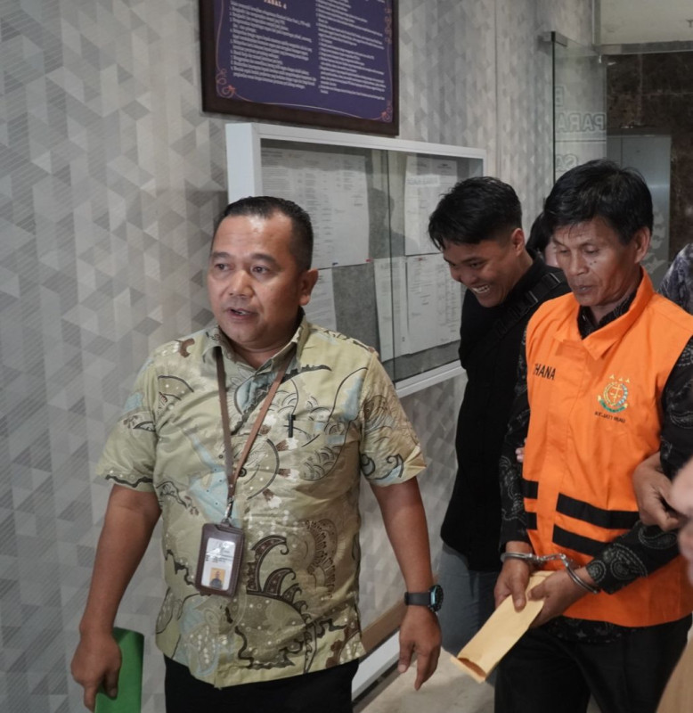 Diduga Korupsi Pengelolaan Kebun Sawit, Direktur BUMDes di Kuansing Ditahan