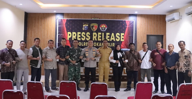 Kapolres Rohil Mediasi Bentrok Warga dan PT UTS hingga Berakhir Damai