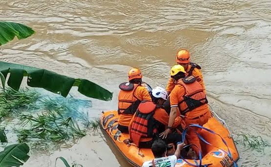 Bocah 2 Tahun Hanyut di Sungai Rokan, Tim SAR Lakukan Pencarian Intensif
