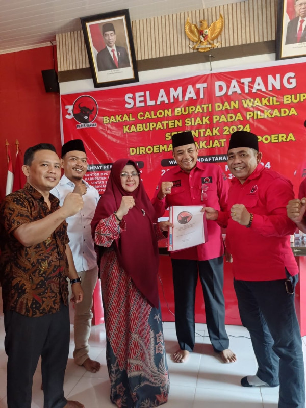 Diantar Tokoh Masyarakat dan Pendukung, Dr.Afni Z Calon Pertama Mendaftar di PDIP