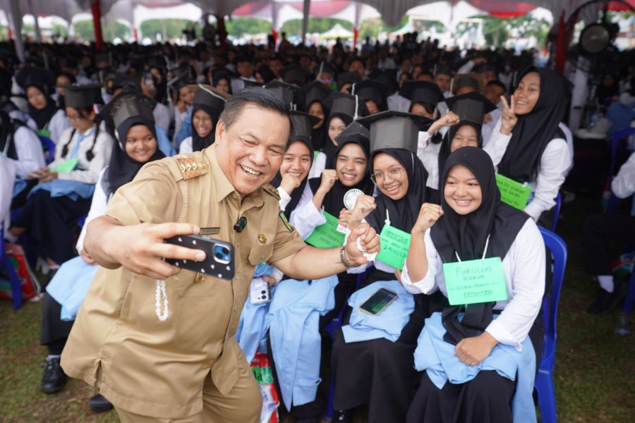 Pj Gubri SF Hariyanto Kaji UKT Gratis untuk Mahasiswa Riau