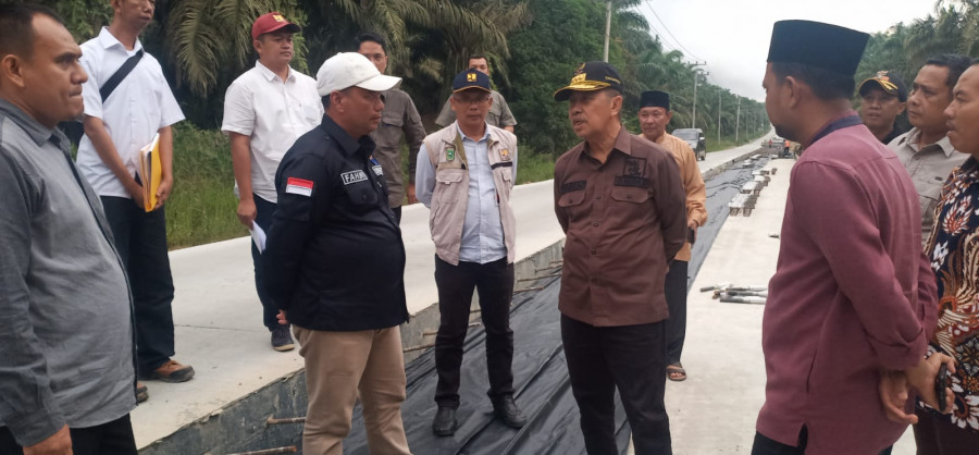 Gubri Tinjau Pembangunan Jalan Rigid Mahato - Simpang Manggala
